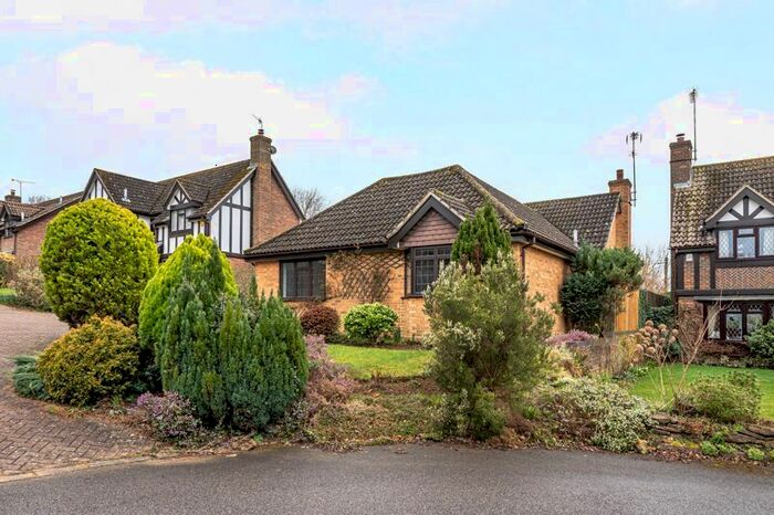 4 Bedroom Bungalow To Rent In Fox Dene, Godalming, GU7