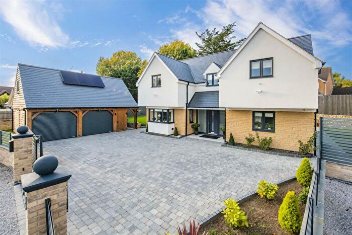 4 Bedroom Detached House For Sale In Singlehurst Close, Weldon, NN17