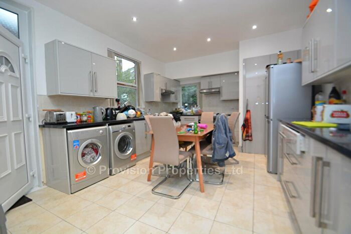 10 Bedroom Terraced House To Rent In Bainbrigge Road, Headingley, Leeds, LS6