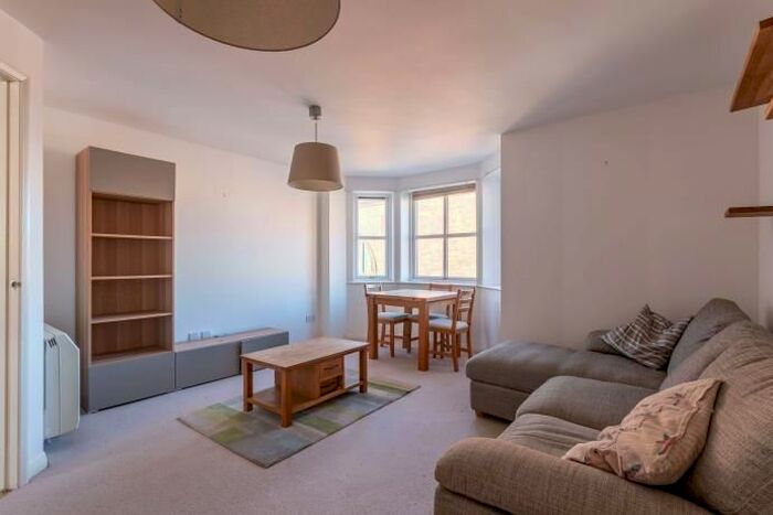 2 Bedroom Flat To Rent In St Leonards Lane, Edinburgh, EH8