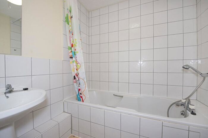 2 Bedroom Apartment To Rent In Coopers Gate, Banbury, OX16
