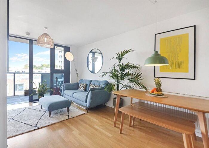 2 Bedroom Flat For Sale In Parkside Avenue, Greenwich, SE10