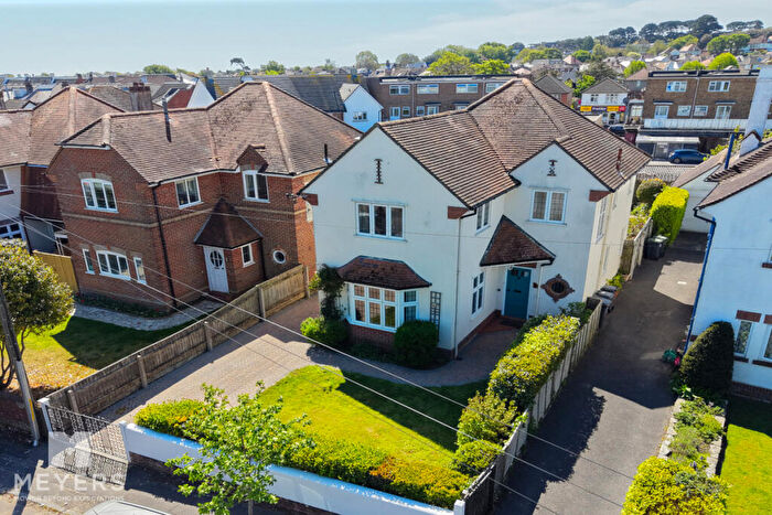 3 Bedroom Detached House For Sale In Donnelly Road, Bournemouth, BH6