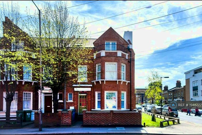 2 Bedroom End Of Terrace House To Rent In Hanover Park, London, SE15