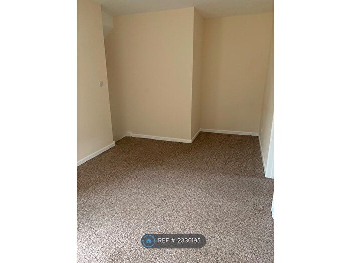 2 Bedroom Flat To Rent In Commercial Street, Senghenydd, Caerphilly, CF83