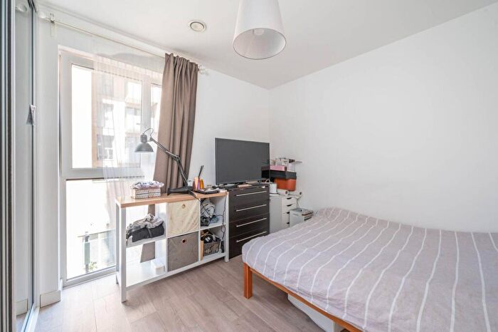 2 Bedroom Flat To Rent In Hendon Waterside, Hendon, London, NW9