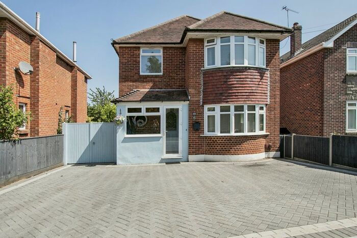 3 Bedroom Detached House For Sale In Wimborne Road, Bournemouth, BH10