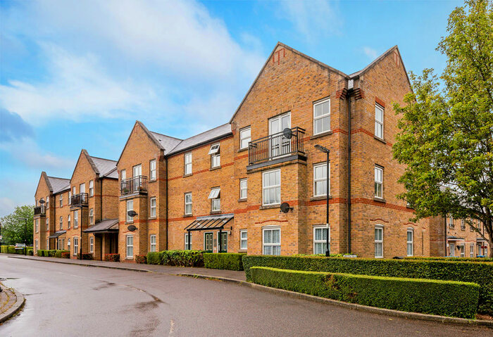 2 Bedroom Apartment To Rent In Weston Drive, Caterham, Surrey, CR3