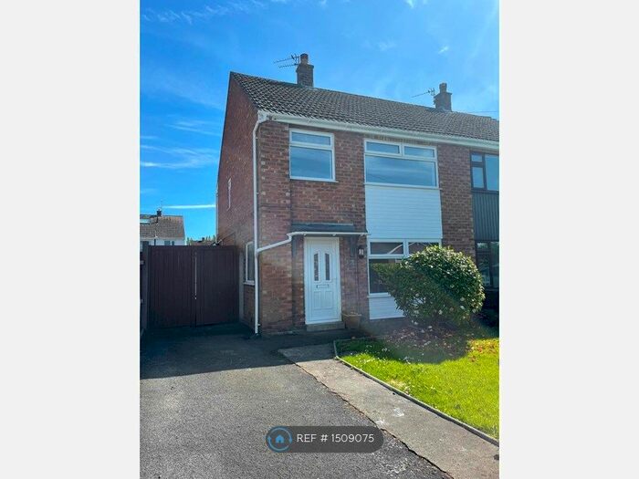 3 Bedroom Semi-Detached House To Rent In Douglas Drive, Freckleton, PR4