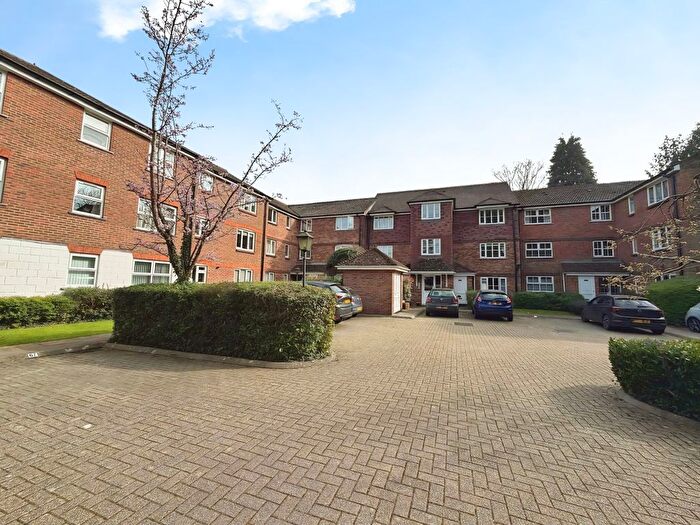 1 Bedroom Flat For Sale In Greenacres, North Parade, Horsham, West Sussex, RH12