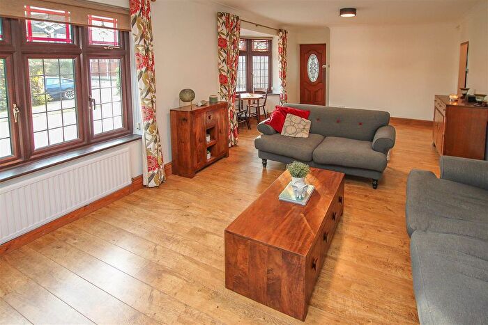 4 Bedroom Detached House For Sale In Rectory Chase, Doddinghurst, Brentwood, CM15