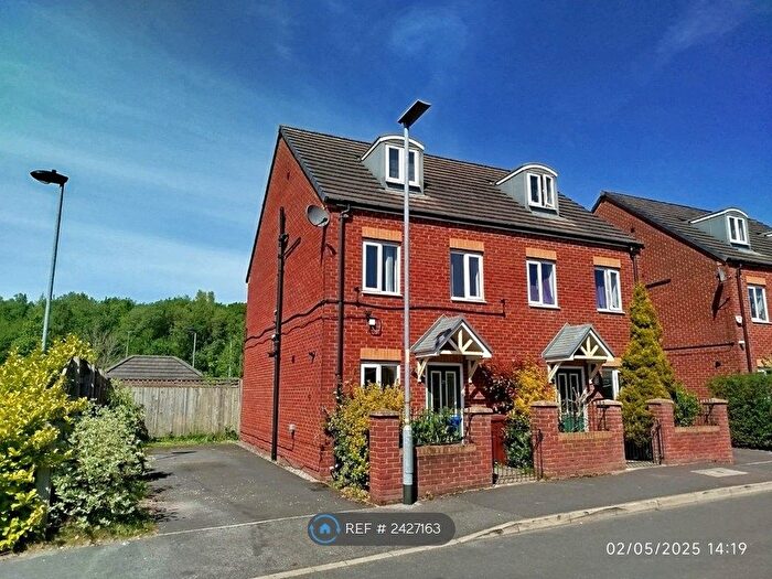 3 Bedroom Semi-Detached House To Rent In Hexagon Close, Manchester, M9