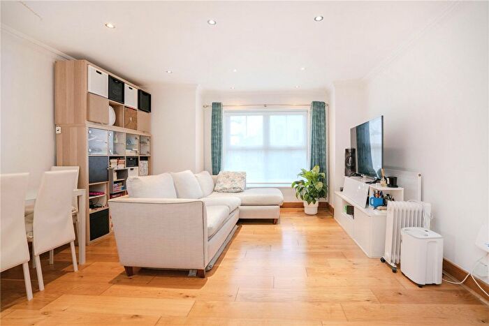 2 Bedroom Flat For Sale In Richmond Road, Kingston Upon Thames, KT2 - Photo 2