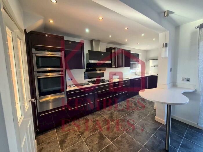 3 Bedroom Semi-Detached House To Rent In Oakhill Road, Doncaster, DN2