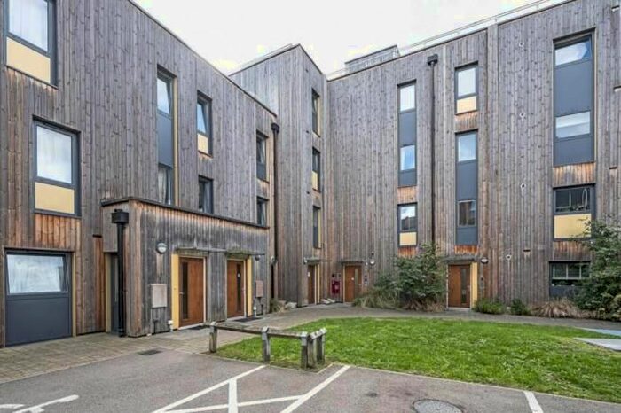 2 Bedroom Flat To Rent In Northwold Road, London, E5