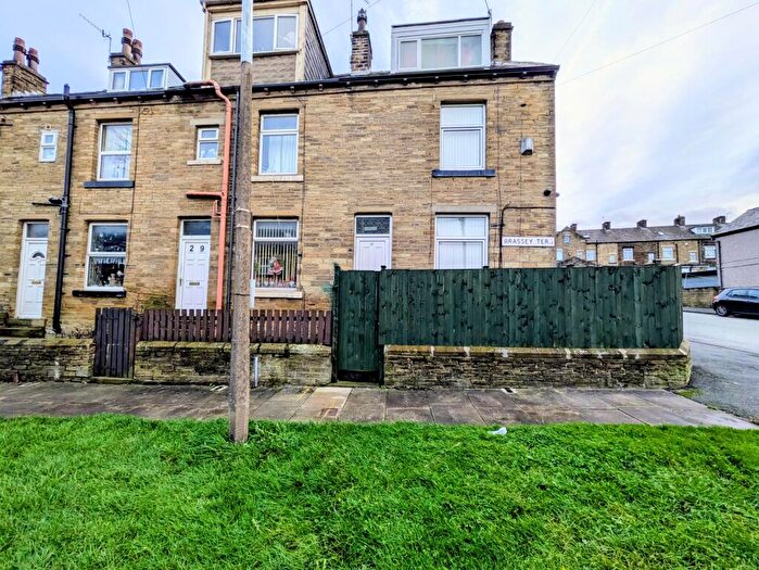 2 Bedroom End Of Terrace House For Sale In Brassey Terrace, Bradford, BD4