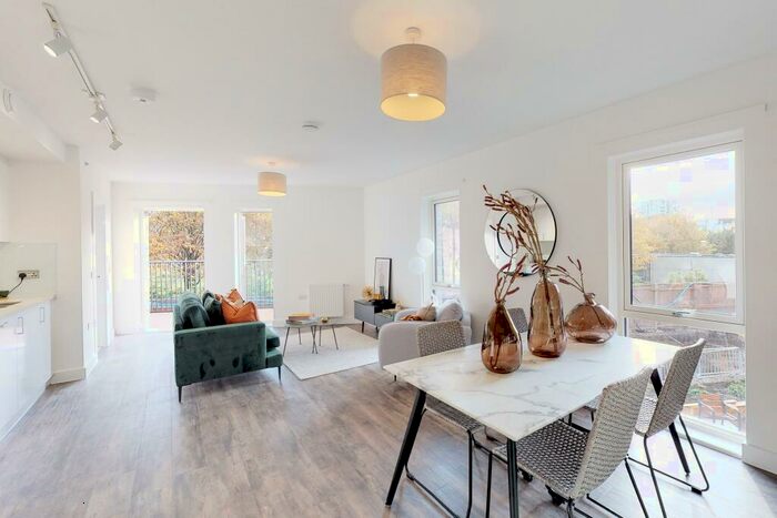 2 Bedroom Apartment To Rent In Millet Place, Pontoon Dock London, E16