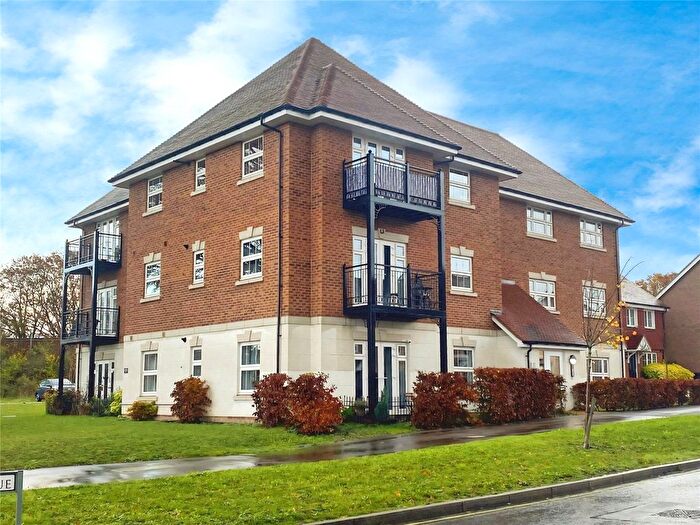 1 Bedroom Flat For Sale In Oak Avenue, Wokingham, Berkshire, RG40
