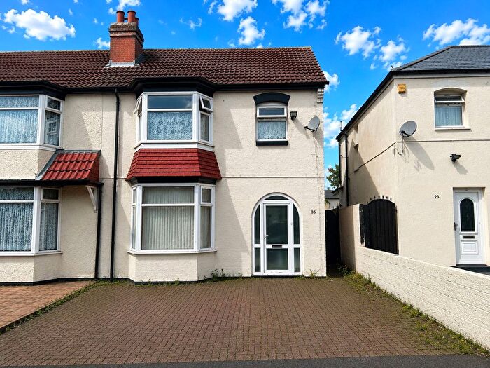 3 Bedroom Semi-Detached House For Sale In Thornton Road, Birmingham, West Midlands, B8