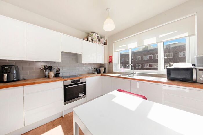 4 Bedroom Flat For Sale In Estella House, Henry Dickens Court, London, W11