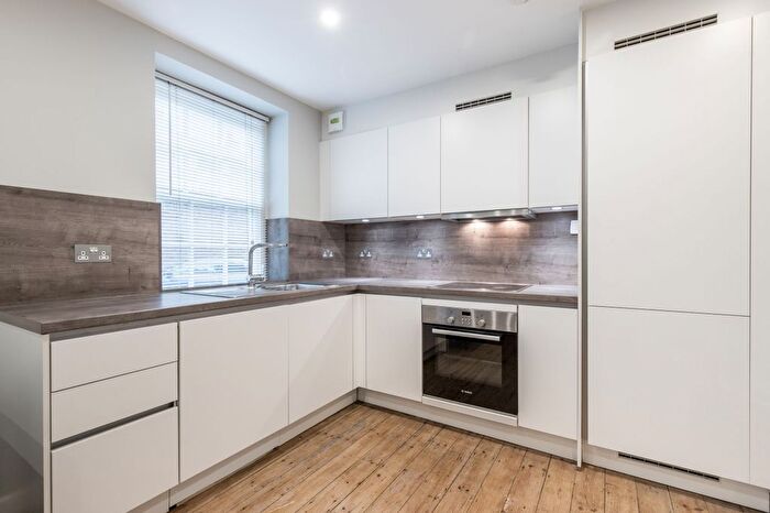 3 Bedroom Flat To Rent In Brenthouse Road, London, E9