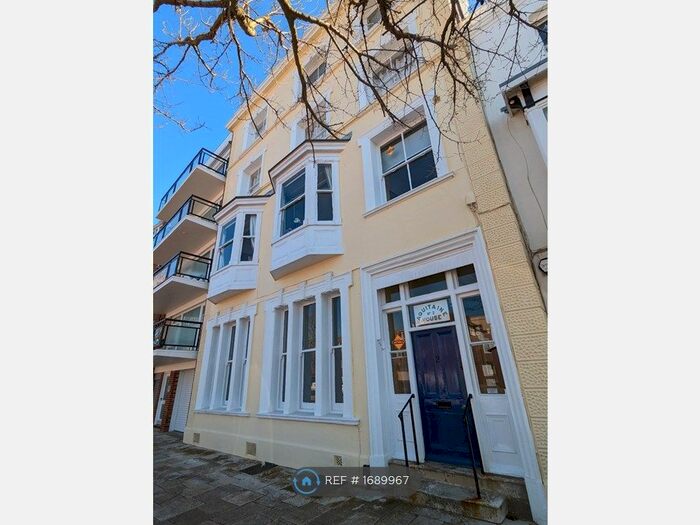 2 Bedroom Flat To Rent In Aquitaine House, Portsmouth, PO1