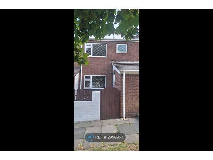 3 Bedroom Terraced House To Rent In Rossefield Chase, Leeds, LS13