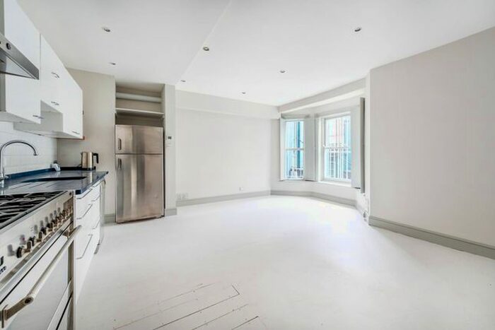 2 Bedroom Flat To Rent In Powis Gardens, Notting Hill, London, W11