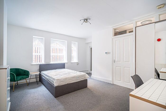 1 Bedroom Flat To Rent In Flat A, Clarendon Road, LS2