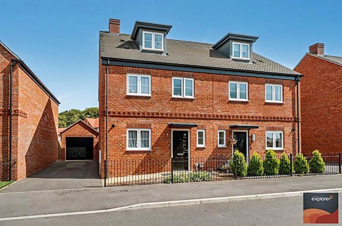 4 Bedroom Semi-Detached House For Sale In Coulter Road, Hounsome Fields, RG23