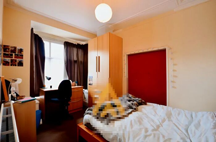 4 Bedroom Flat To Rent In Warwards Lane, Birmingham, B29