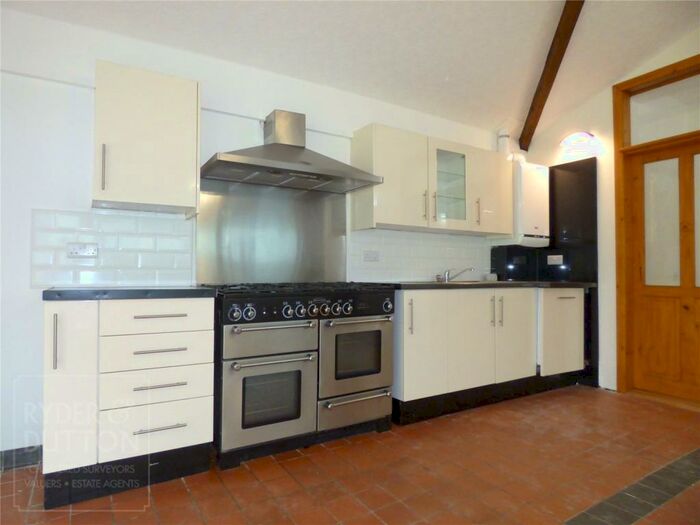 4 Bedroom Semi-Detached House To Rent In Thornham New Road, Castleton, Rochdale, OL11