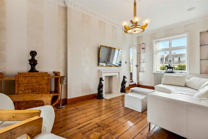 2 Bedroom Flat To Rent In Queens Gate, South Kensington, SW7