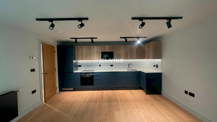 2 Bedroom Flat To Rent In Tower Bridge Road, London, SE1