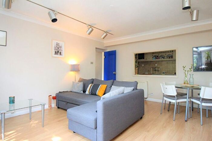 2 Bedroom Flat To Rent In West Hill, Putney, SW15