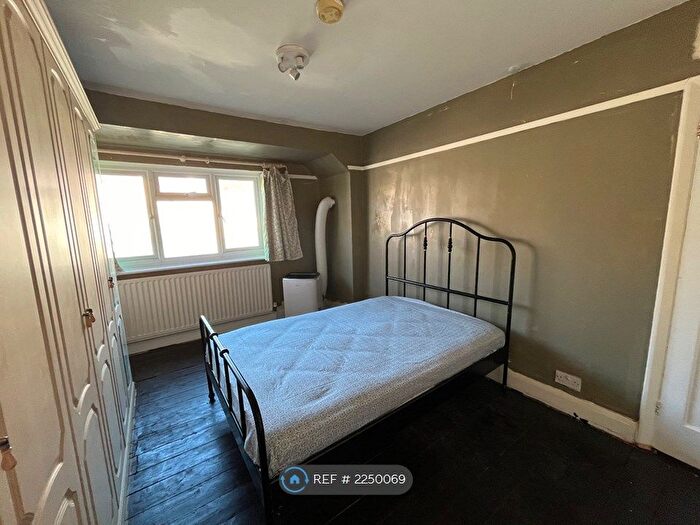 1 Bedroom Flat To Rent In Princes Avenue, London, W3