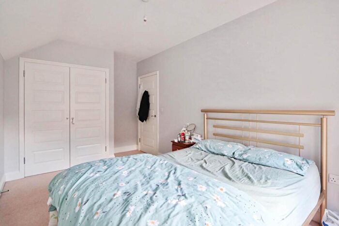 2 Bedroom Flat To Rent In Alric Avenue, New Malden, KT3