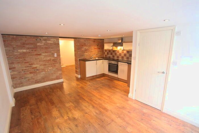 1 Bedroom Flat To Rent In West Street, Banbury, Oxon, OX16