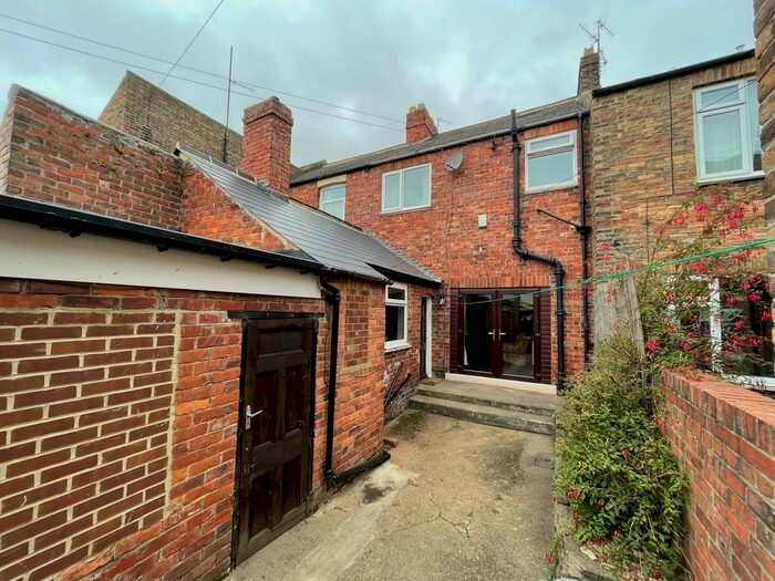 3 Bedroom Ground Flat To Rent In High Street South, Langley Moor, DH7