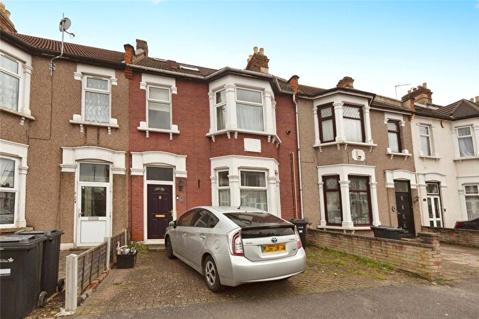 6 Bedroom Terraced House For Sale In Colenso Road, Ilford, IG2