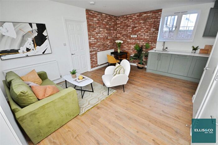1 Bedroom Apartment For Sale In Birkbeck Road, North Finchley, London, N12