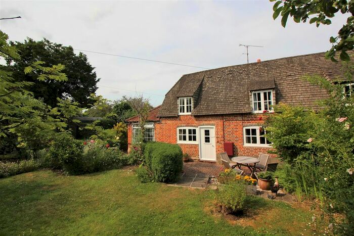 4 Bedroom Cottage For Sale In The Green, Beenham, Reading, RG7