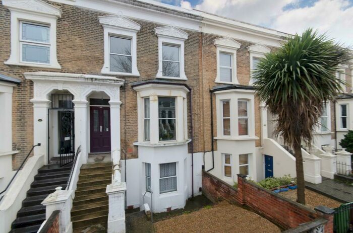 2 Bedroom Flat To Rent In Fenwick Road London, SE15