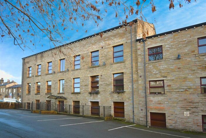 1 Bedroom Flat To Rent In New Hey Road, Marsh, Huddersfield, HD3