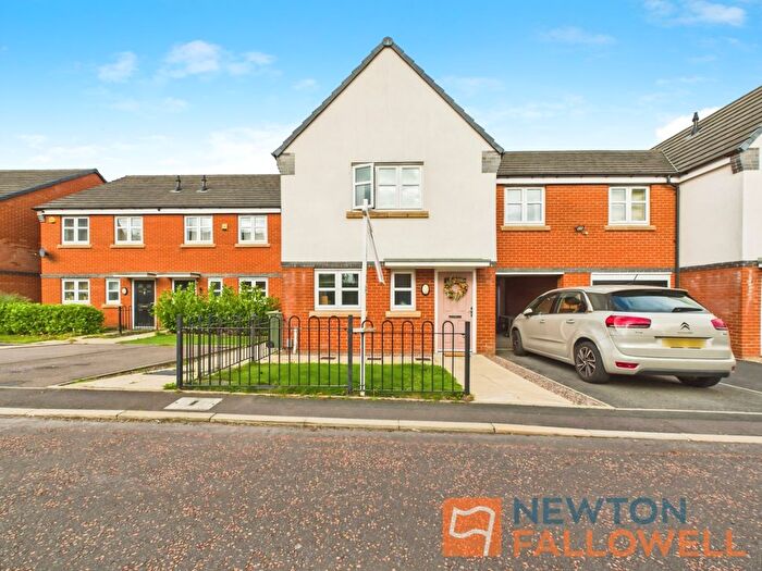 4 Bedroom Semi-Detached House For Sale In Shearwater Road, Walsall, WS3