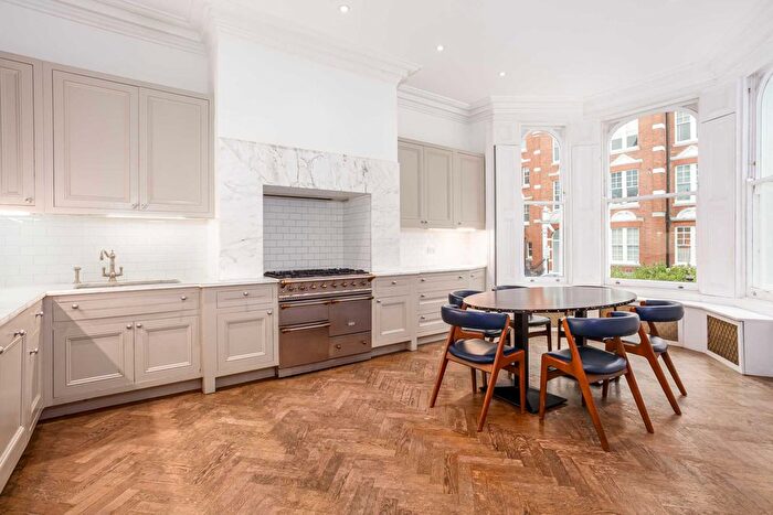 3 Bedroom Maisonette To Rent In Sheffield Terrace, Kensington, W8