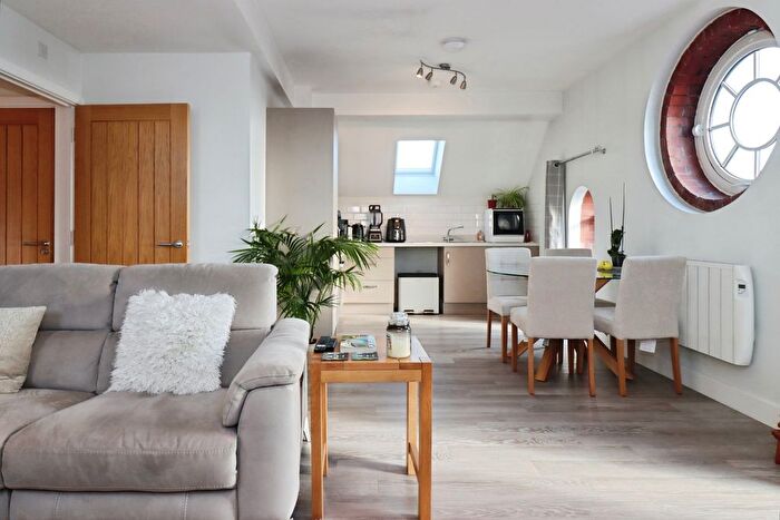 2 Bedroom Flat For Sale In Chapel Lane, Bristol, Avon, BS15