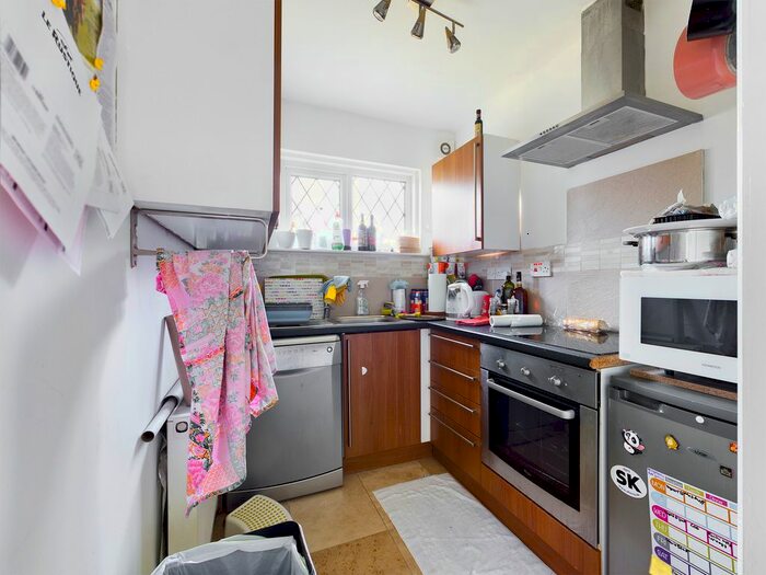 2 Bedroom Flat To Rent In Carden Avenue, Brighton, BN1