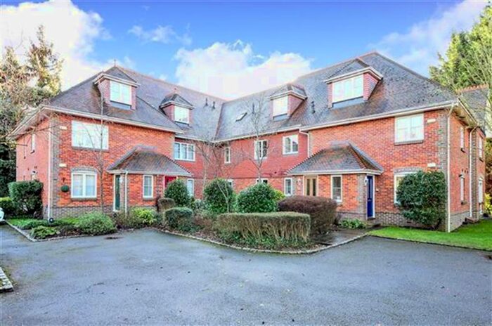 2 Bedroom Flat To Rent In Old Forest Road, Winnersh, Wokingham, RG41