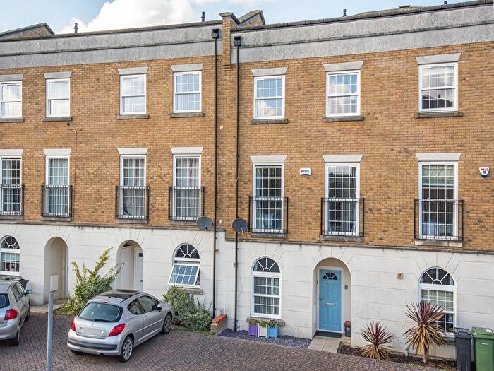 5 Bedroom Town House To Rent In Tarragon Road, Maidstone, ME16